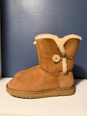 UGG Australia Classic Bailey Button Boots Suede Chestnut 5803 Size 11